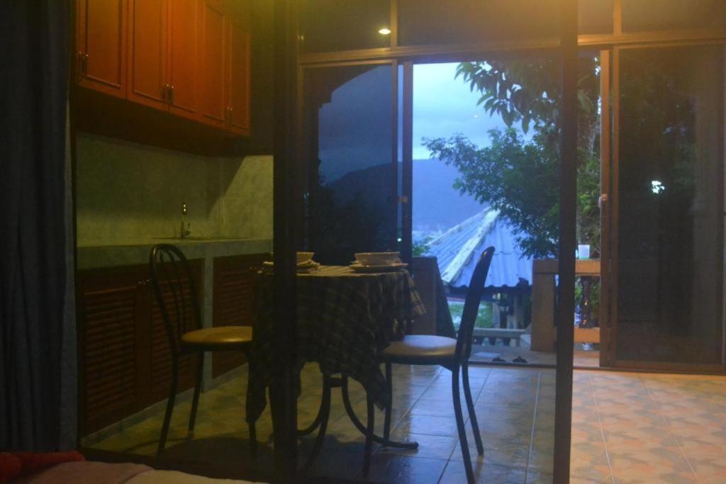 Oyo 851 On Hill Residence Patong Extérieur photo